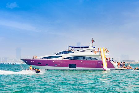 Dubai 3-hour cruise and swim experience on a luxury yacht