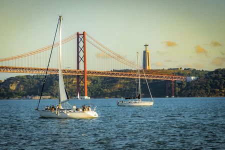 Morning sailing tour in Lisbon