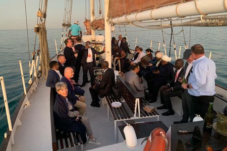 60-minute Cruise and Lunch in Cape Town