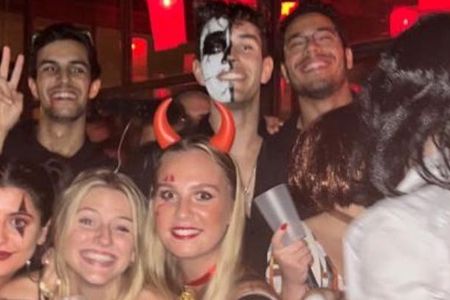 Halloween pub crawl experience in Lisbon