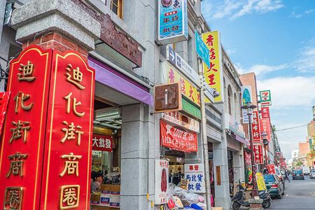 2-hours Dadaocheng food walking tour with a guide