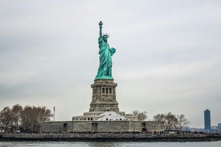 Fast track 4-hour Statue of Liberty and Ellis Island tour