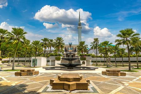 Private full-day transit tour of Kuala Lumpur and Batu Caves