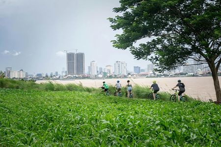 Phnom Penh to Silk Island half-day bike adventure