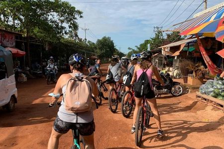 Half-day Siem Reap countryside bike tour with guide