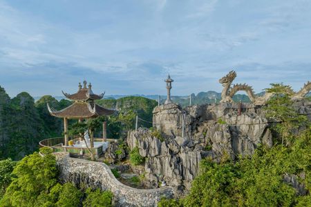 Hoa Lu, Trang An and Mua Cave day trip from Hanoi with lunch