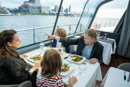 Bateaux Statue of Liberty Lunch Cruise