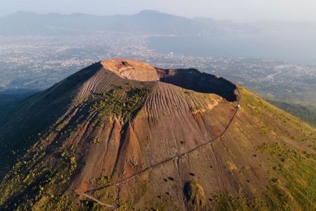 Mount Vesuvius Group Tour with a Hiking Guide from Pompeii