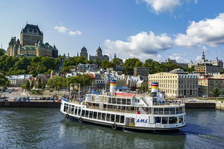 Guided cruise on the St. Lawrence River from Quebec City