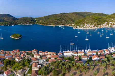 Ithaca Island Boat Cruise from Sami Port with Swim Stops and Snacks