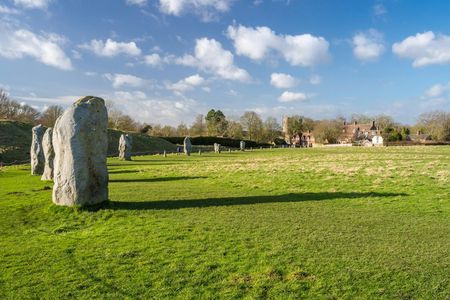 Stonehenge and the Cotswolds Guided Tour from Bristol