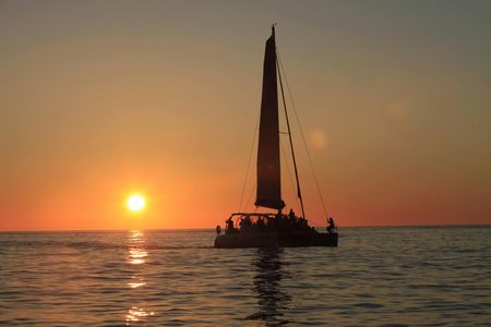 90-minute Sunset Catamaran Cruise in Cape Town