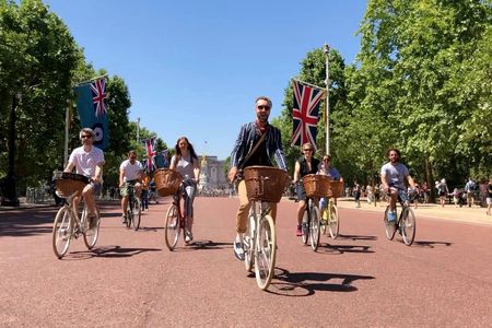 Landmarks & Gems: Royal London private bike tour