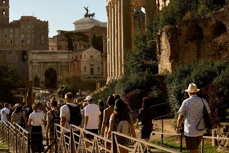 Rome: Guided Colosseum Arena & Forum Experience