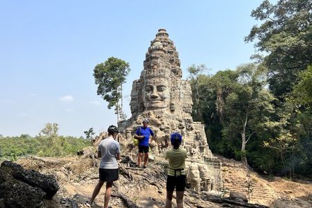 Siem Reap bike tour with visit to Angkor Wat