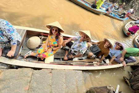 1-Day Tour to Mekong Delta with Sampan Riding and Lunch