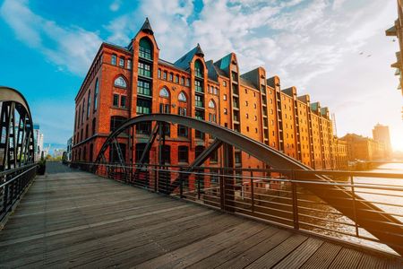 Speicherstadt and old town private walking tour in Hamburg