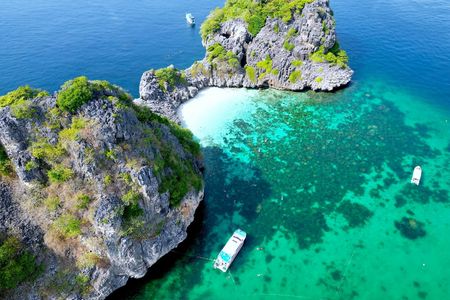 Koh Haa and Koh Rok snorkel tour by speedboat from Koh Lanta Yai