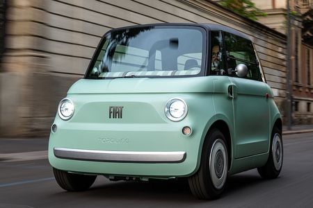E-car guided tour in Rome