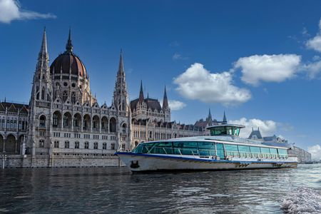 Budapest 70-minute Daytime Sightseeing Cruise Duna Bella