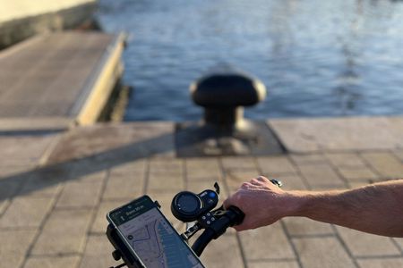 Marseille e-scooter rental with virtual guide