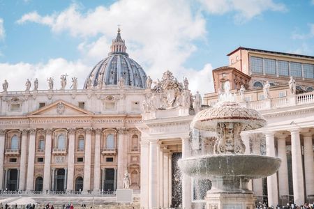 St. Peter's Basilica, Square and Papal Grottoes Guided Tour in English