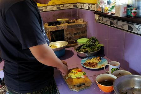 Unique Food Experience with a Local Family in Mengwi