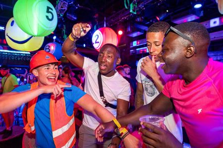 Scene Kavos Barmy Bingo