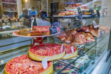 Traditional food tour in Lyon