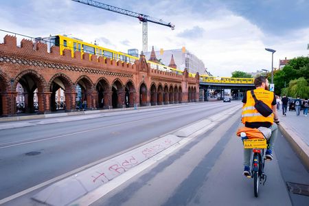 Alternative Berlin Bike Tour in English