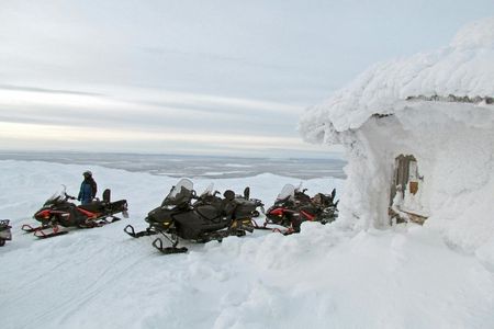 Snowmobile safari from Levi to Kumputunturi fell