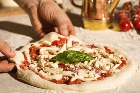 Small-group pizza making experience in Naples