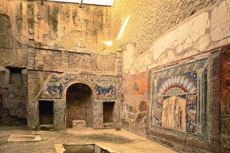 Herculaneum 2-hours Group Tour with Skip-the-Line Tickets