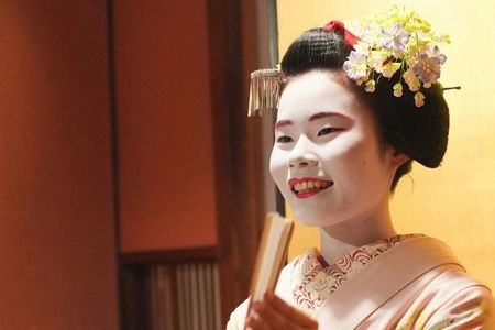 Gion Walking Tour and Dinner with a Maiko in Kyoto