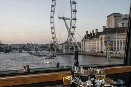 Luxury Bus Tour with a Gourmet Lunch and Panoramic View