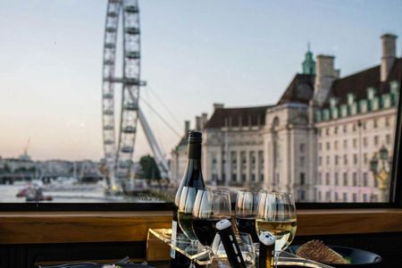 Luxury London Bus Tour with Gourmet Dinner and Panoramic View
