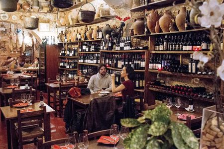 Tapas and Wine Tour in Barcelona's Gothic Quarter