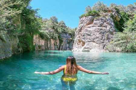 Natural thermal springs and Girlfriend Waterfall tour from Valencia