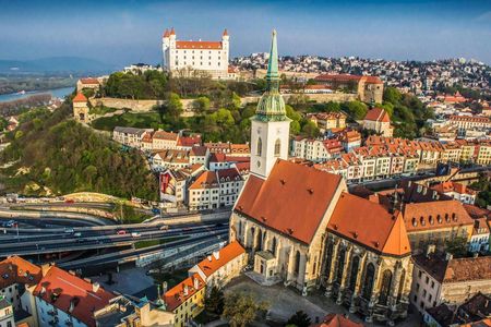 Exploring Bratislava Guided Walking Tour with Castle Admission