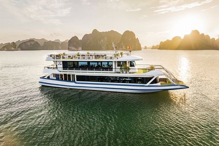 Ha Long Bay Luxury Day Cruise with Buffet Lunch From Hanoi