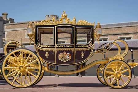 Royal London Walking Tour with Entry to Royal Mews