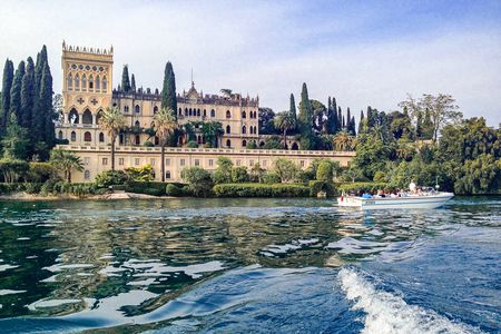 Private Boat Tour from Saló to Isola del Garda with Toast