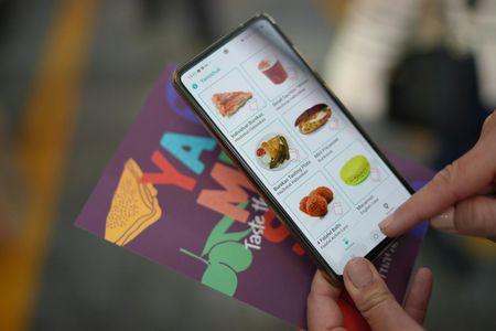 Self-Guided Food Tasting Tour in Jerusalem Market Machne Yehuda