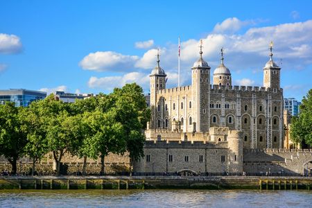 Tower of London, Thames River Ride and Changing of the Guards Tour
