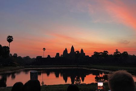 Angkor Wat Sunrise Small Group Tour with Hotel Pickup