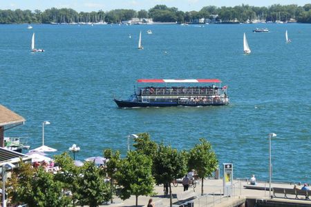 Toronto Harbour and Islands Guided Boat Cruise