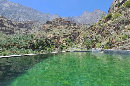 Private Tour to Wadi Sahtan and Natural Pools from Muscat with Lunch