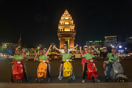 Phnom Penh Night Foodie Vespa Tour