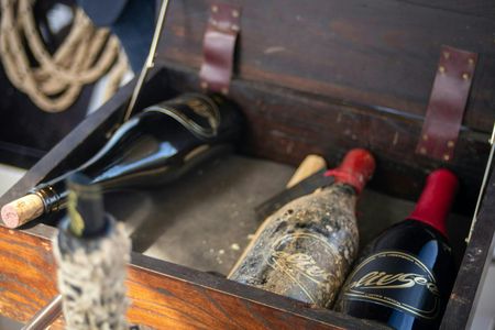 Submarine Wines Tasting Experience with Sailing Tour in Barcelona