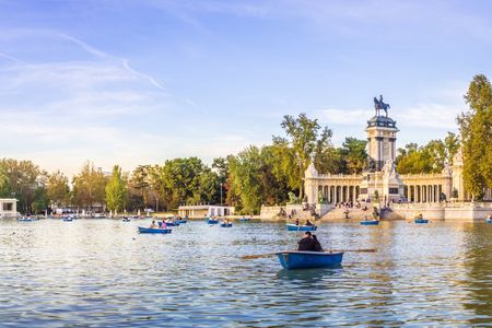 Retiro Park private tour with local guide